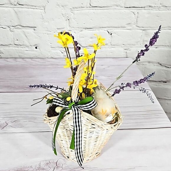 Springtime Tabletop Decor - Picture 1 of 6